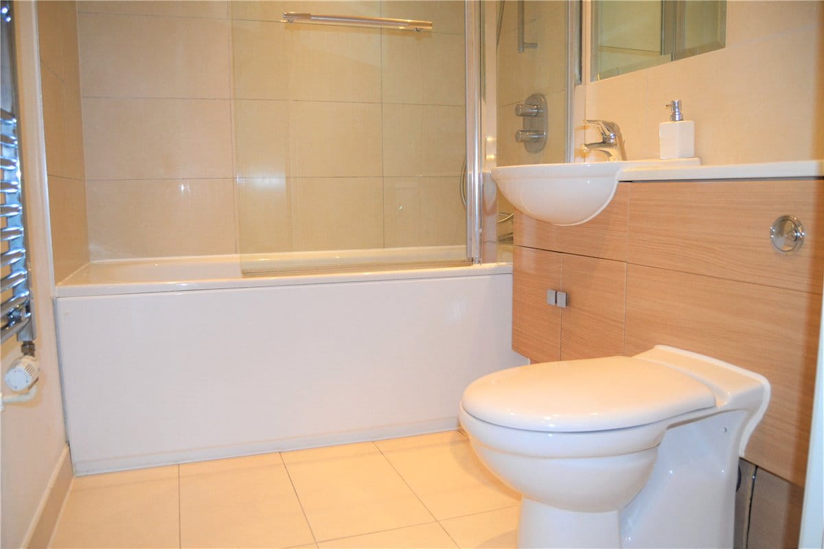 2 bedroom flat, Park Way, Newbury RG14 - Let Agreed