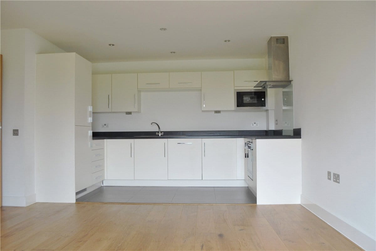 2 bedroom flat, Park Way, Newbury RG14 - Let Agreed