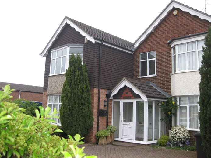 2 bedroom maisonette, Boundary Road, Newbury RG14 - Available