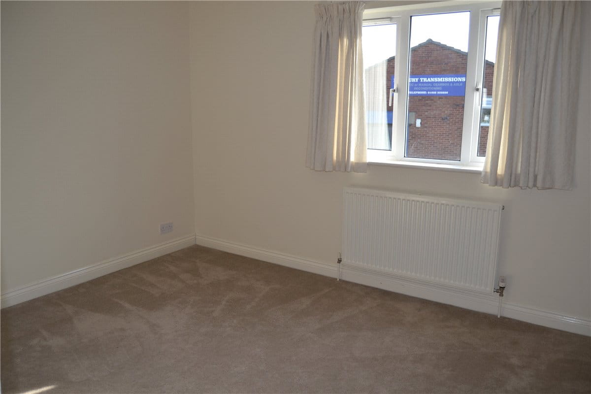 2 bedroom maisonette, Boundary Road, Newbury RG14 - Available