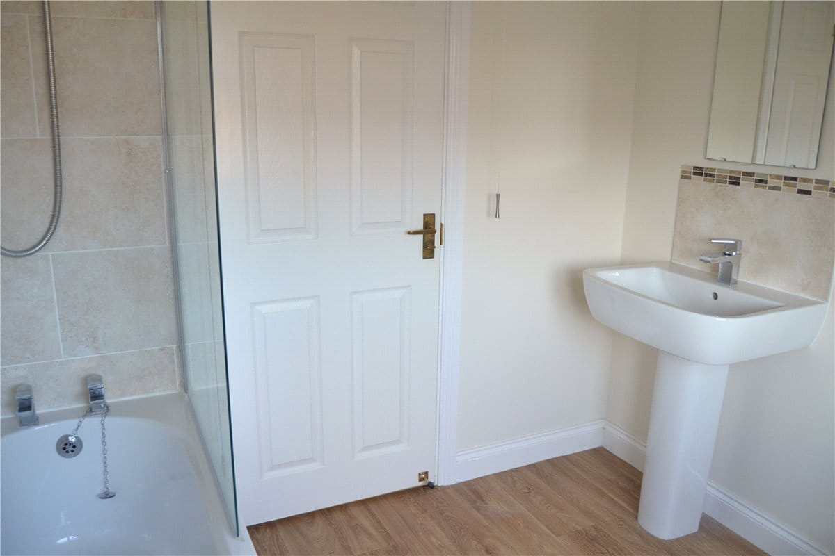 2 bedroom maisonette, Boundary Road, Newbury RG14 - Available