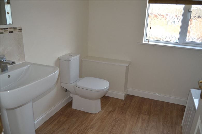 2 bedroom maisonette, Boundary Road, Newbury RG14 - Available