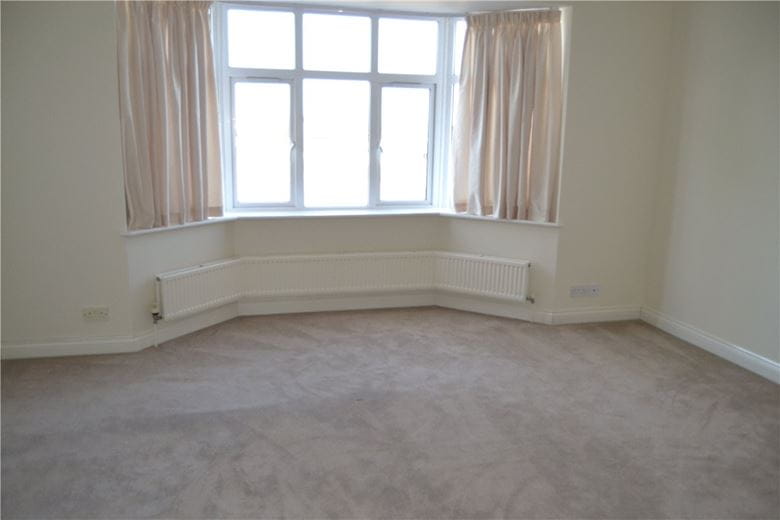 2 bedroom maisonette, Boundary Road, Newbury RG14 - Available