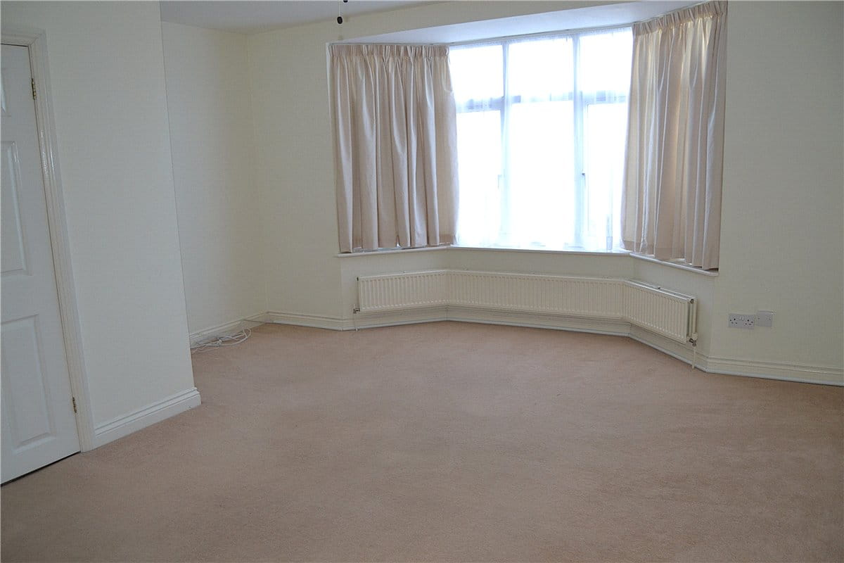 2 bedroom maisonette, Boundary Road, Newbury RG14 - Available