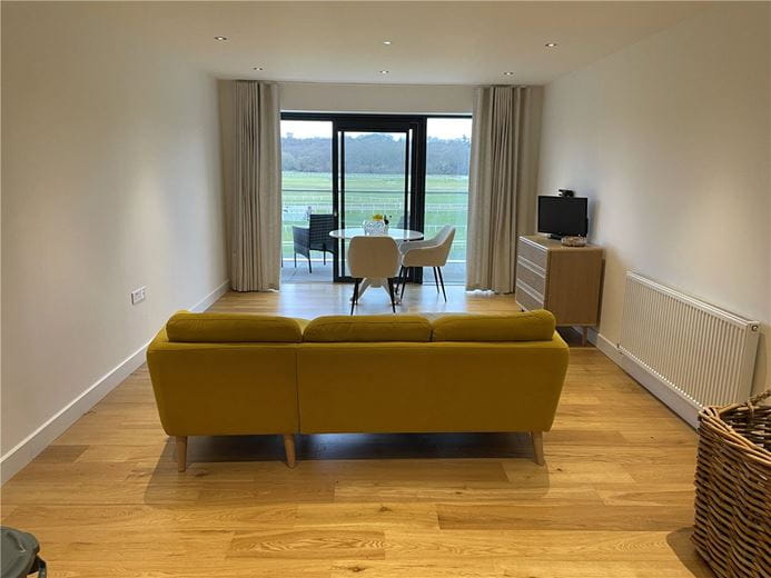 2 bedroom flat, Kingman Way, Newbury RG14