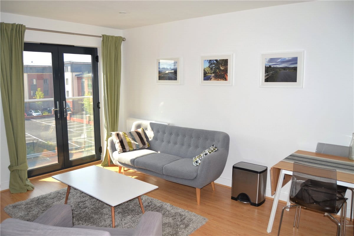 2 bedroom flat, West Street, Newbury RG14 - Available