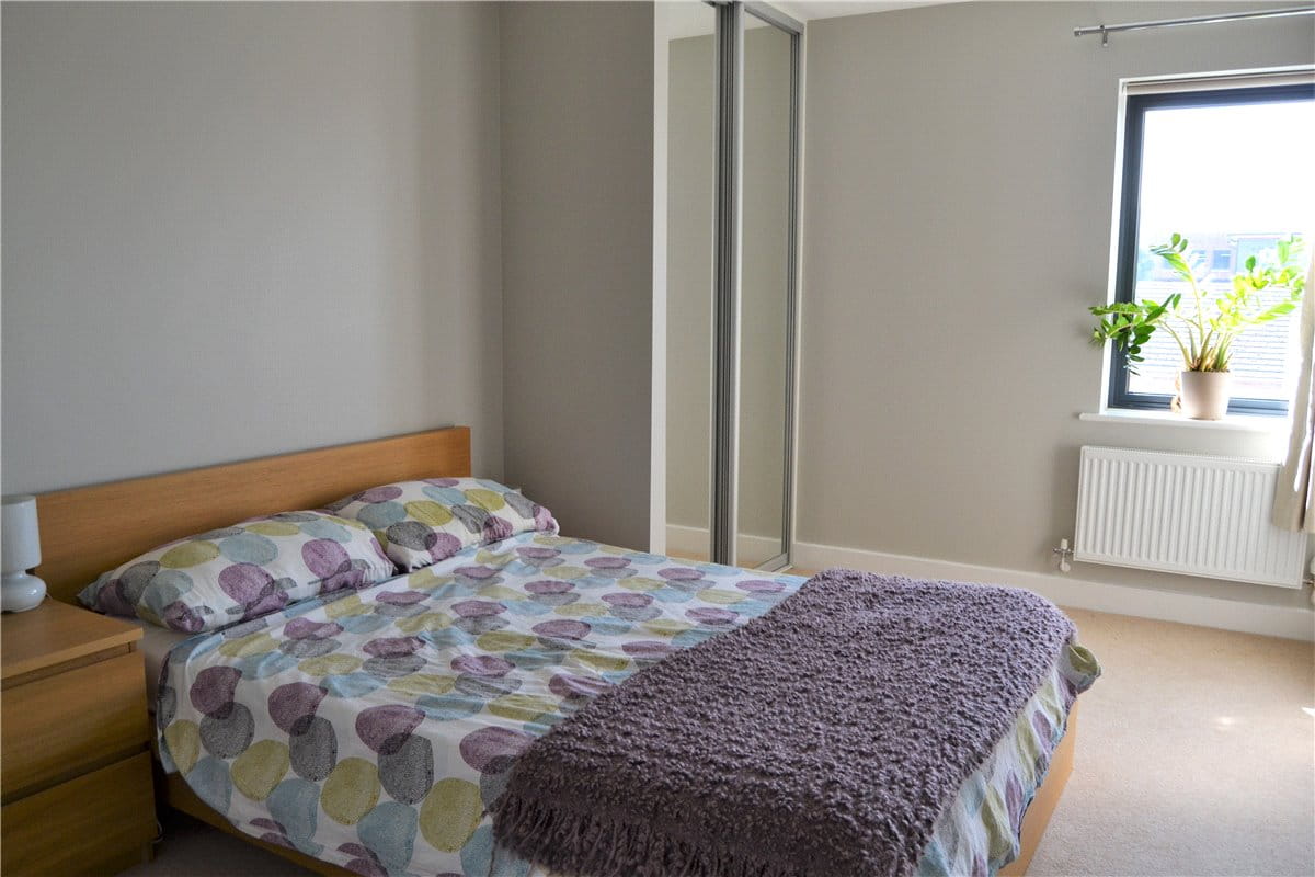 2 bedroom flat, West Street, Newbury RG14 - Available