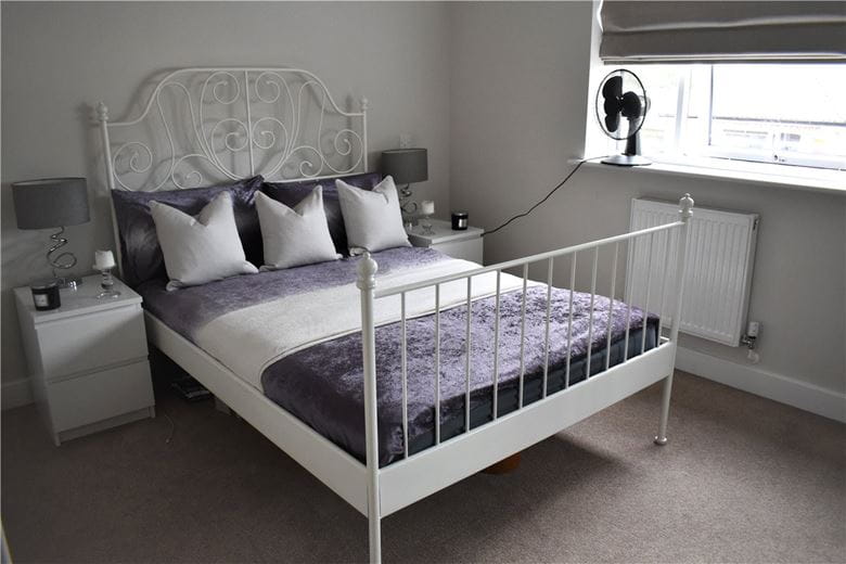 1 bedroom flat, Steel Close, Newtown Road RG14 - Let Agreed