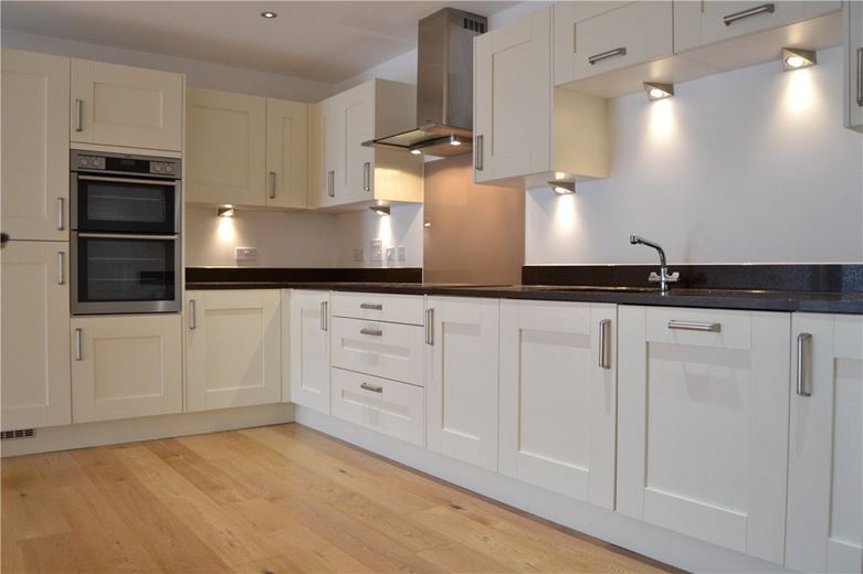 1 bedroom flat, Kingman Way, Newbury RG14 - Let Agreed