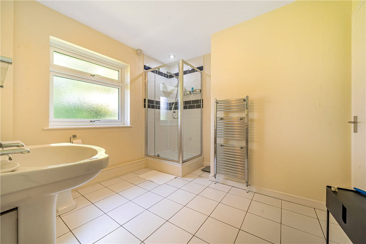 4 bedroom bungalow, Upper Green, Inkpen RG17