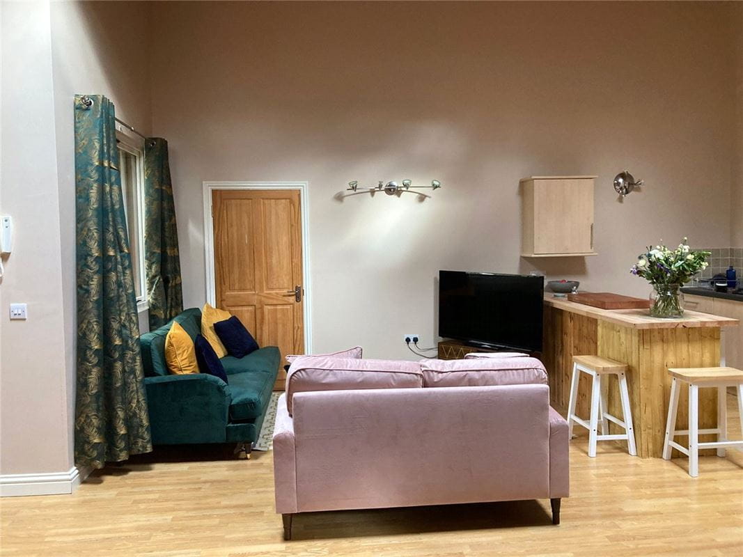 2 bedroom flat, Ashford Hill, Thatcham RG19 - Available