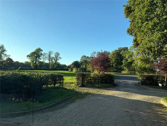 2 bedroom flat, Ashford Hill, Thatcham RG19 - Available