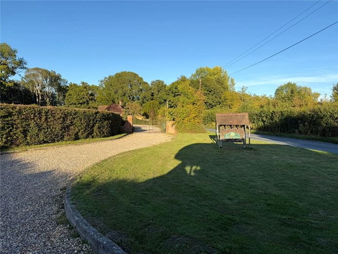 2 bedroom flat, Ashford Hill, Thatcham RG19 - Available