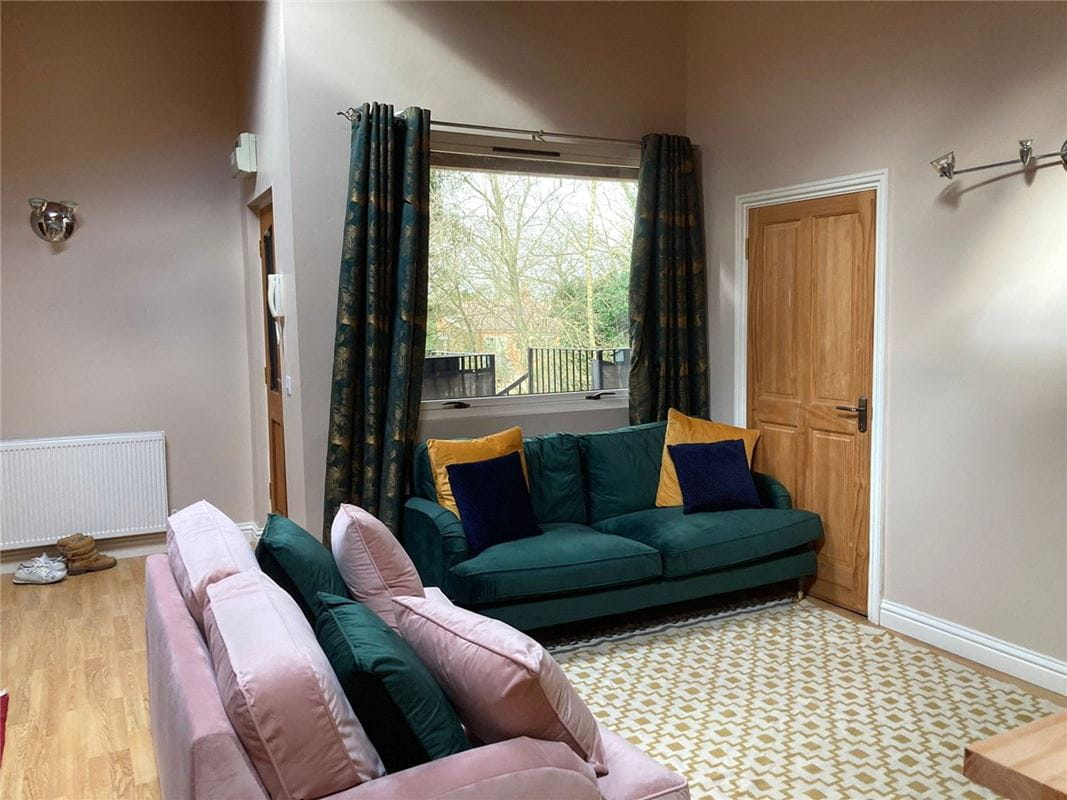 2 bedroom flat, Ashford Hill, Thatcham RG19 - Available