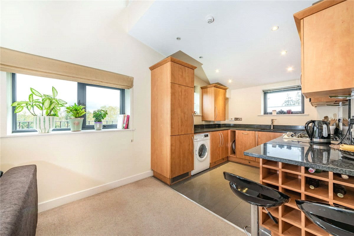 2 bedroom flat, Old Bath Road, Newbury RG14