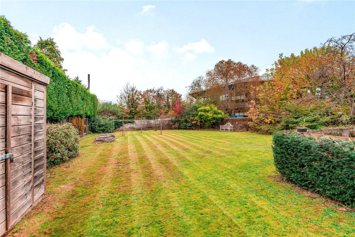 2 bedroom flat, Old Bath Road, Newbury RG14