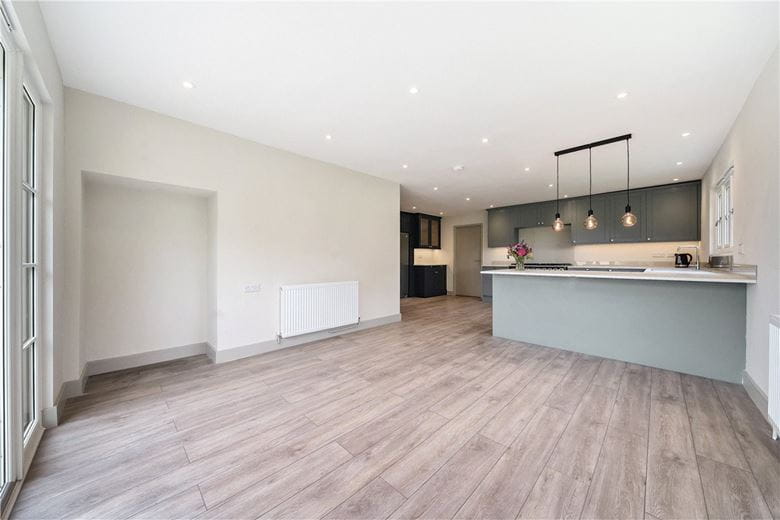 5 bedroom bungalow, Peasemore, Newbury RG20