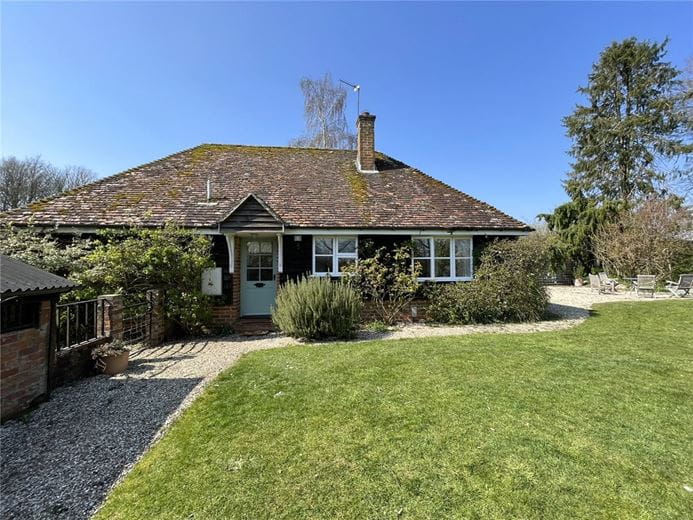 2 bedroom cottage, Peasemore, Newbury RG20 - Available