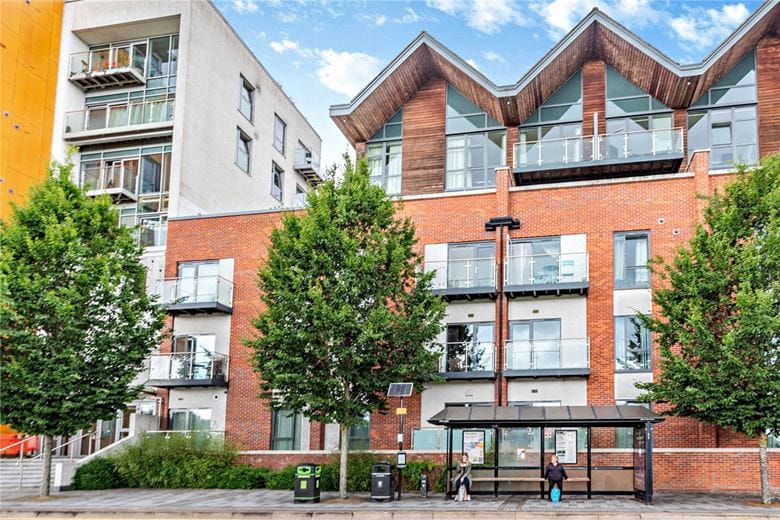 1 bedroom flat, Park Way, Newbury RG14 - Available