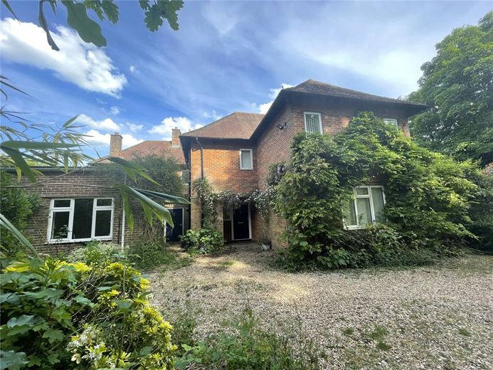 5 bedroom house, Love Lane, Donnington RG14 - Under Offer