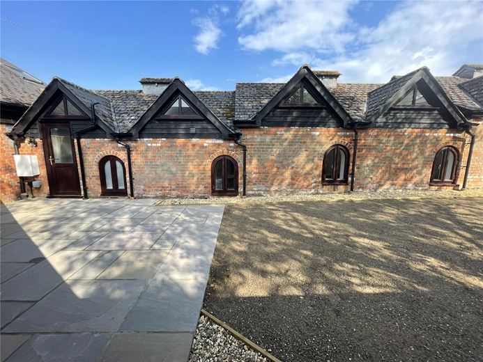 2 bedroom , Weston, Newbury RG20 - Available