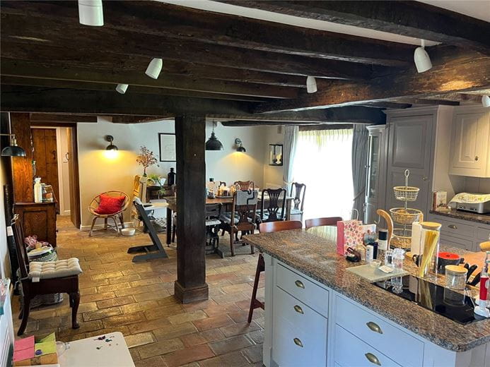 6 bedroom house, Lambourn Woodlands, Hungerford RG17 - Available