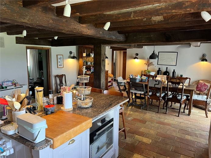 6 bedroom house, Lambourn Woodlands, Hungerford RG17 - Available