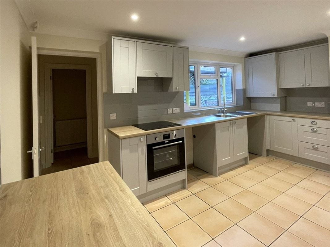 2 bedroom house, Castle Lane, Donnington RG14 - Under Offer