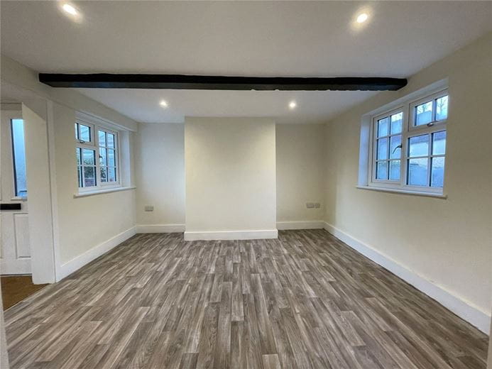 2 bedroom house, Donnington, Newbury RG14 - Available