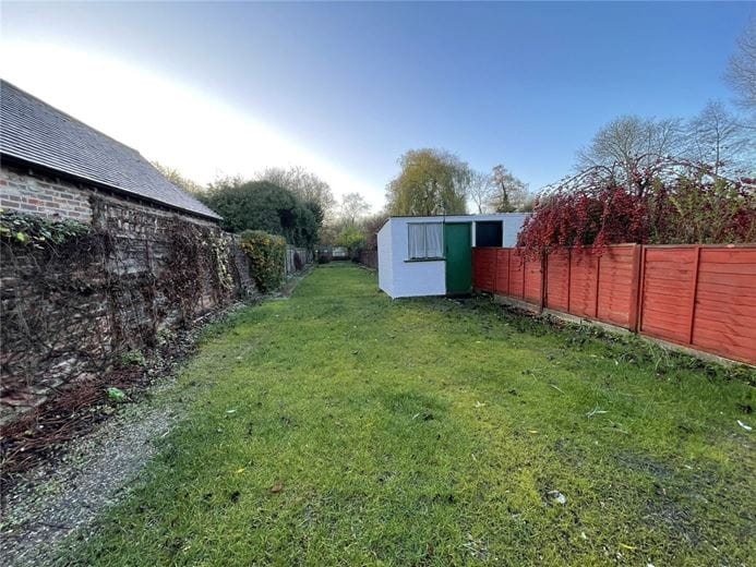 2 bedroom house, Donnington, Newbury RG14 - Available