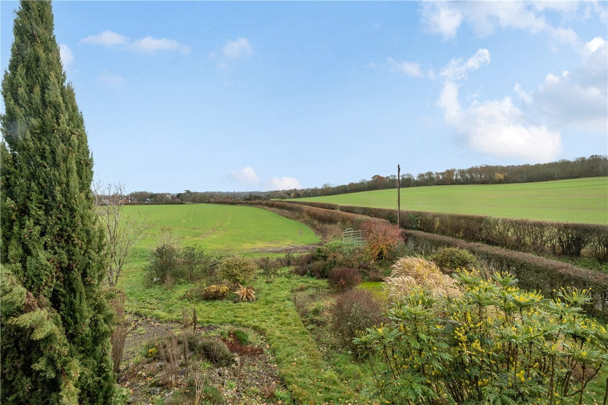 3 bedroom house, Bucklebury, Reading RG7 - Available