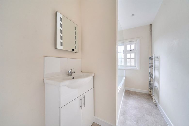 3 bedroom house, Bucklebury, Reading RG7 - Available