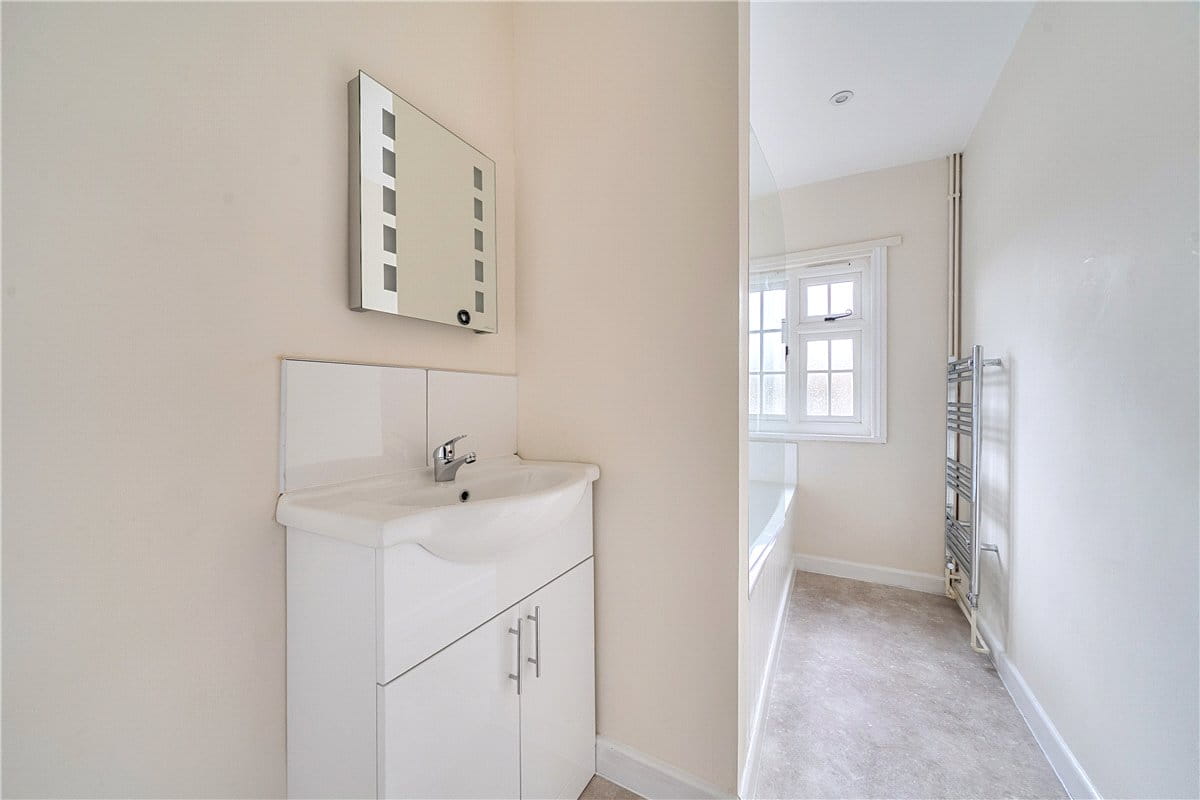 3 bedroom house, Bucklebury, Reading RG7 - Available