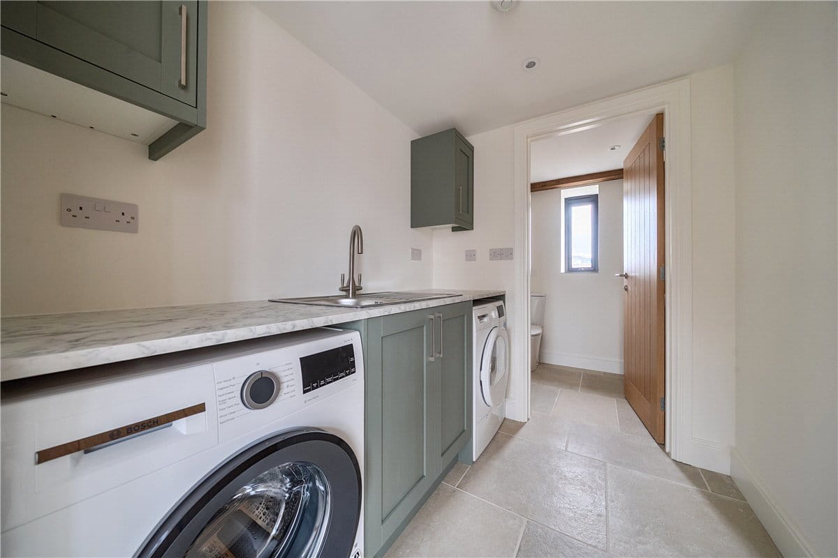 3 bedroom house, Enborne Street, Enborne RG20 - Available