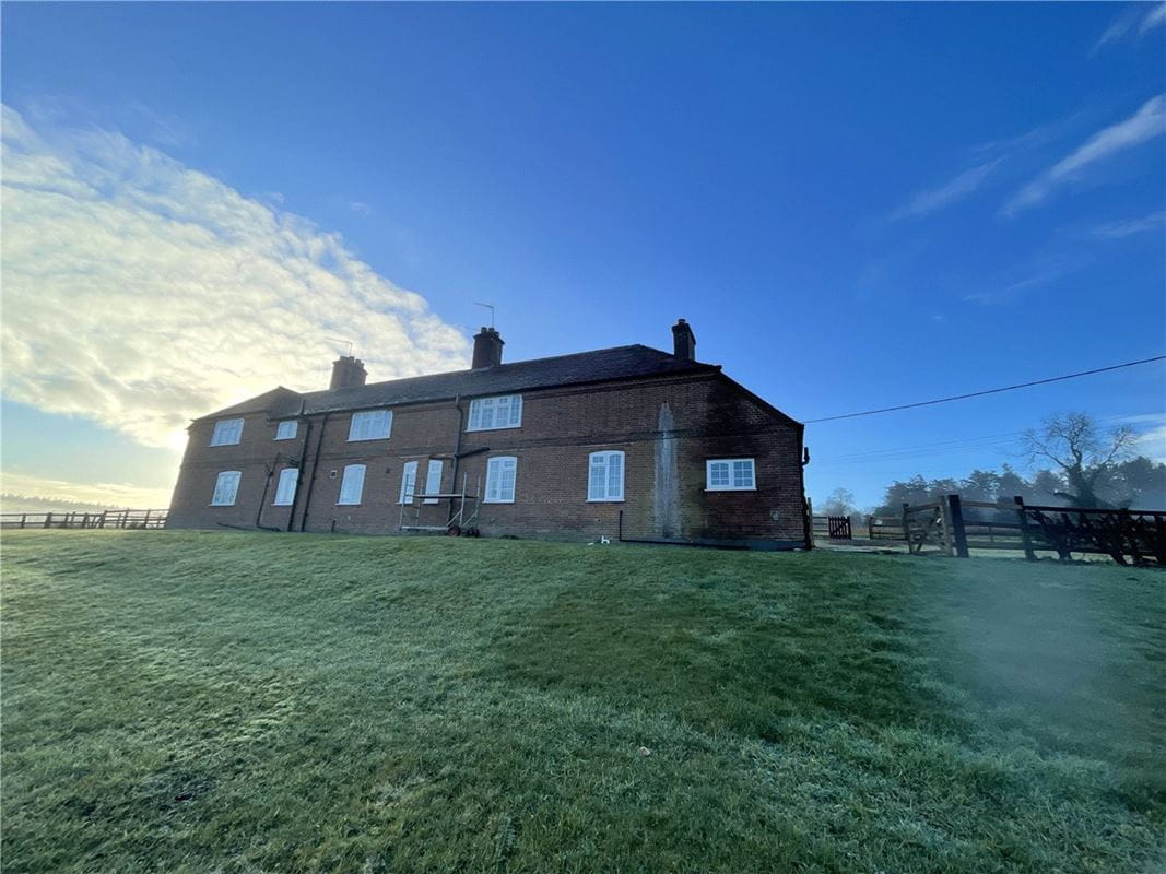 2 bedroom house, Lower Woodcott, Whitchurch RG28 - Available