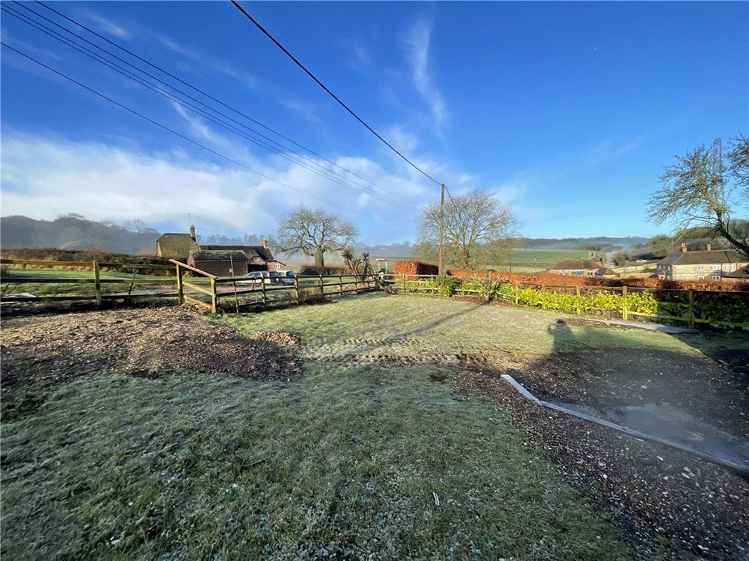 2 bedroom house, Lower Woodcott, Whitchurch RG28 - Available