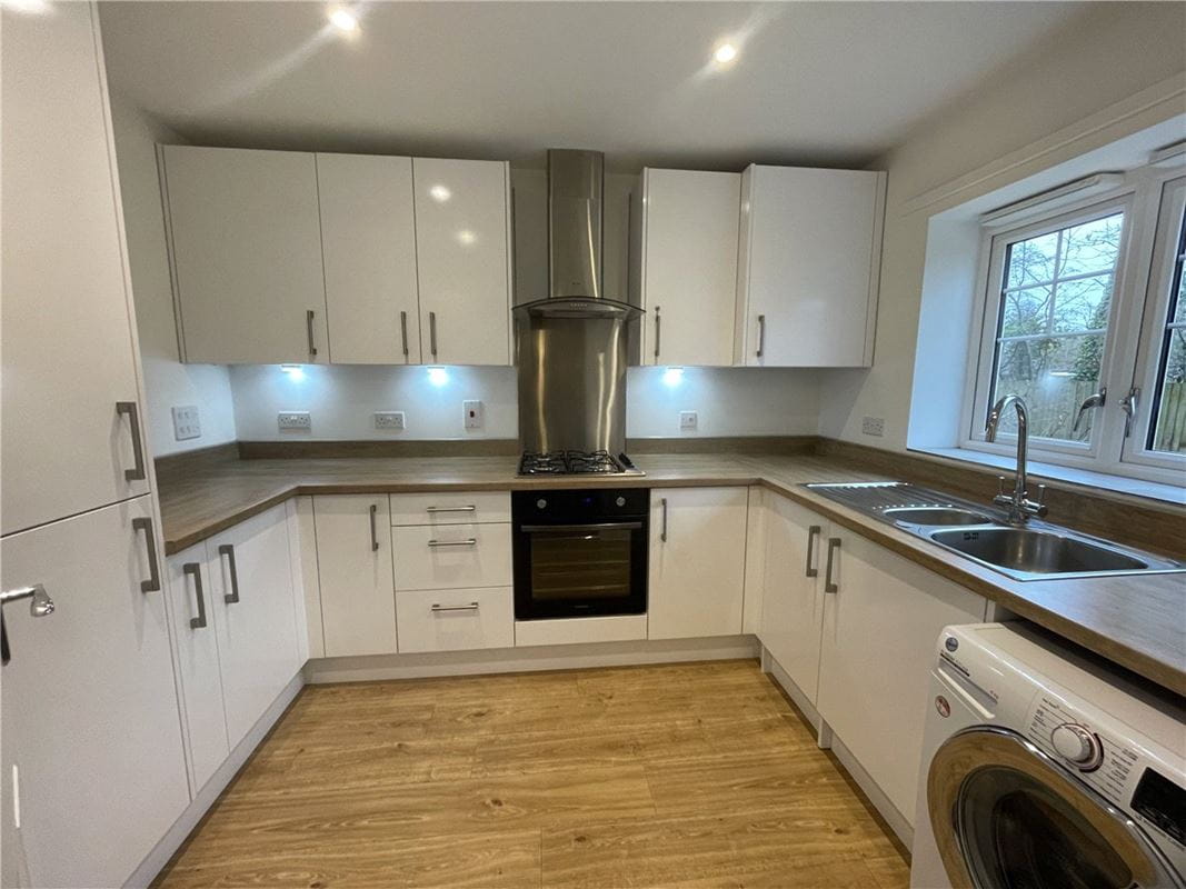 2 bedroom house, Woolhampton, Reading RG7 - Available