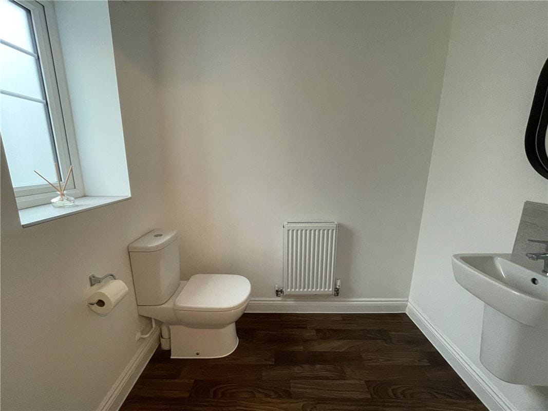 2 bedroom house, Woolhampton, Reading RG7 - Available