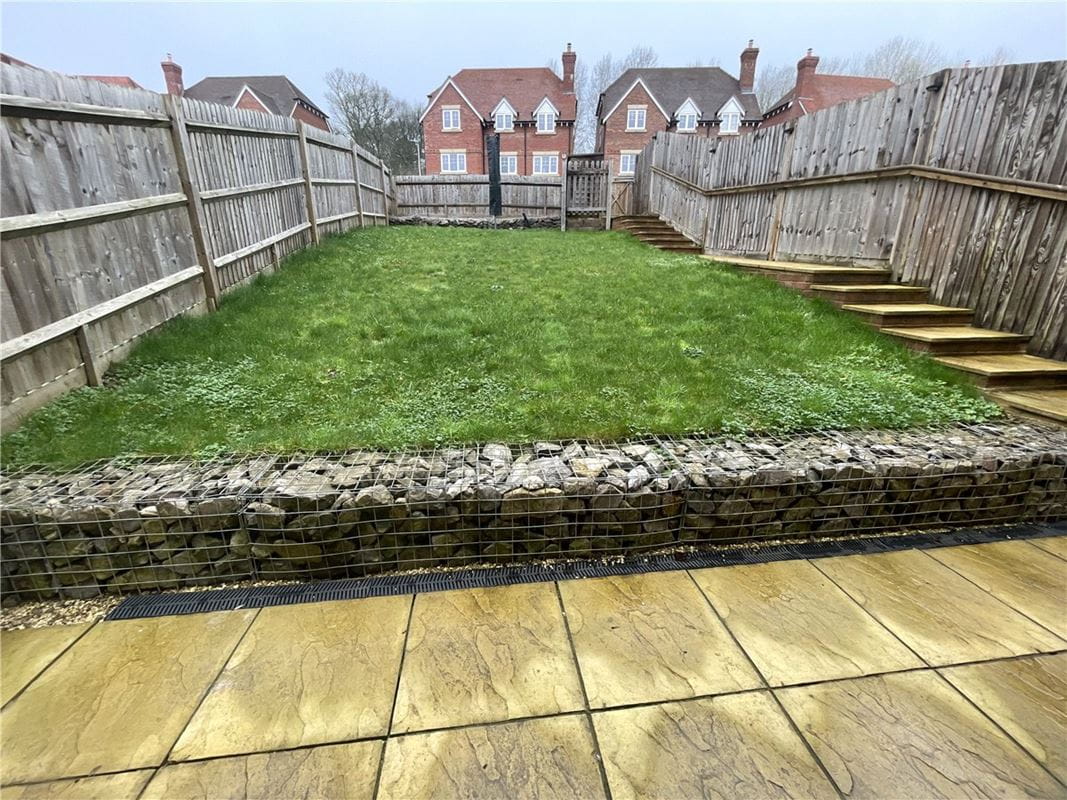 2 bedroom house, Woolhampton, Reading RG7 - Available