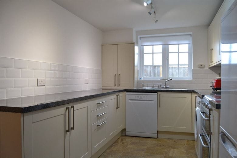 2 bedroom house, Northfield Farm, Wantage Road RG17 - Available