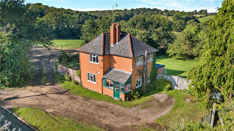 32.2 acres House, Briff Lane, Bucklebury RG7 - Available