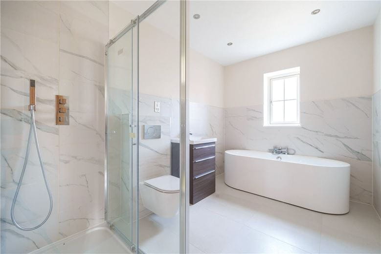 6 bedroom house, Southfields, Weston-on-the-Green OX25 - Available