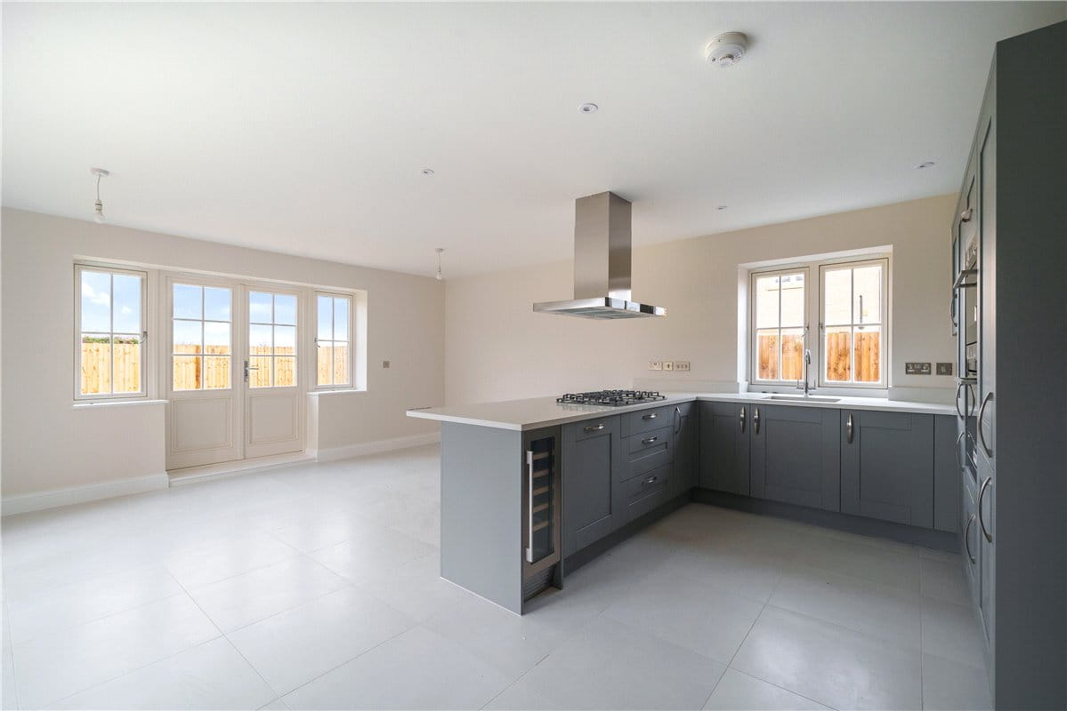6 bedroom house, Southfields, Weston-on-the-Green OX25 - Available