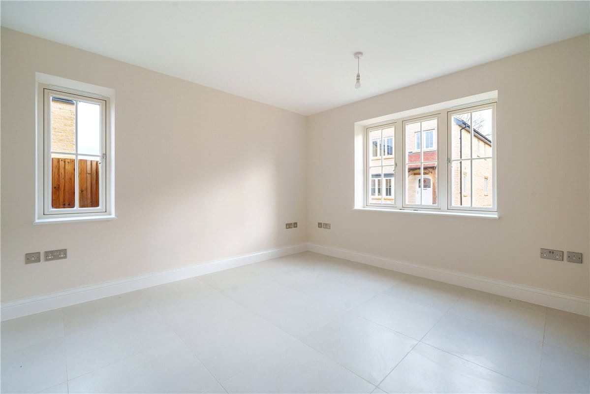 6 bedroom house, Southfields, Weston-on-the-Green OX25 - Available