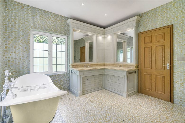 6 bedroom house, Chalk Lane, Hyde Heath HP6 - Available