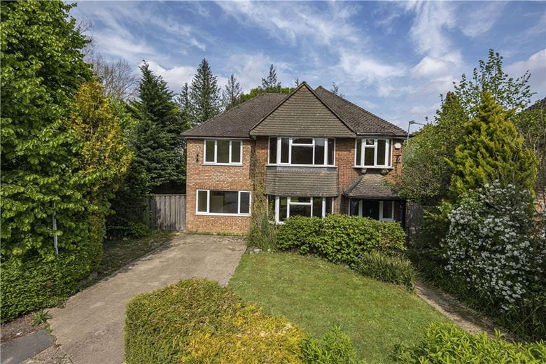 5 bedroom house, Copthall Road West, Ickenham UB10 - Available