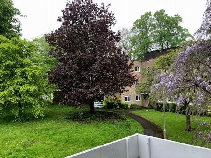 2 bedroom flat, Cunliffe Close, Oxford OX2 - Sold