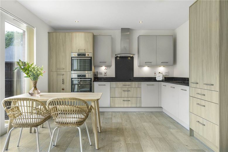 3 bedroom house, Curmore, Radley OX14 - Available