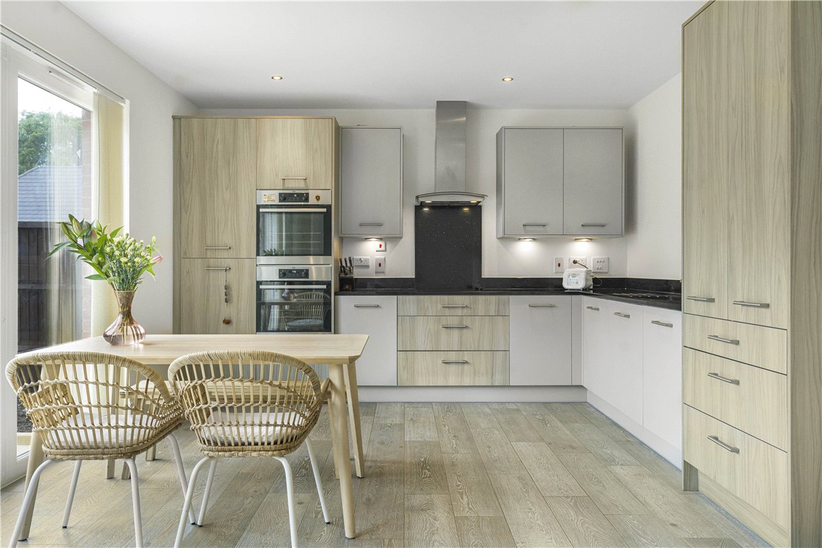 3 bedroom house, Curmore, Radley OX14 - Available