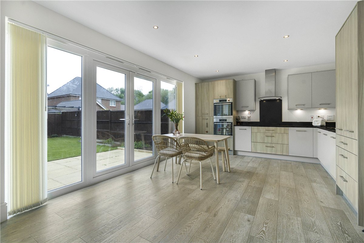 3 bedroom house, Curmore, Radley OX14 - Available